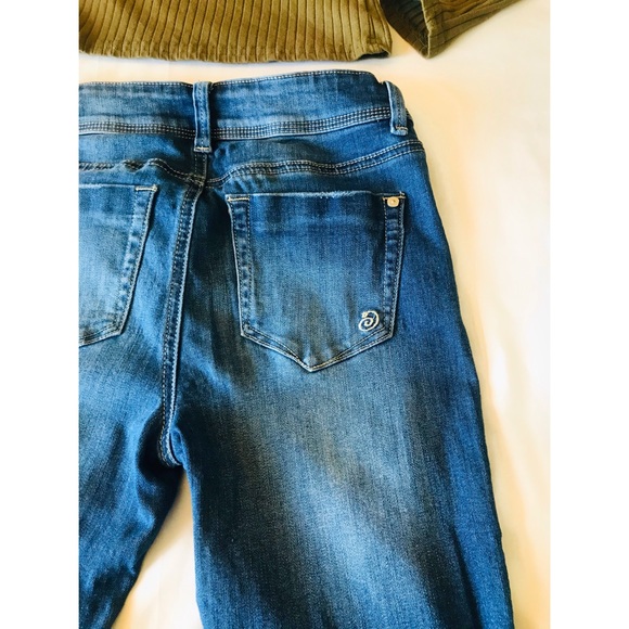 Distressed Denim Jeans - Picture 4 of 5